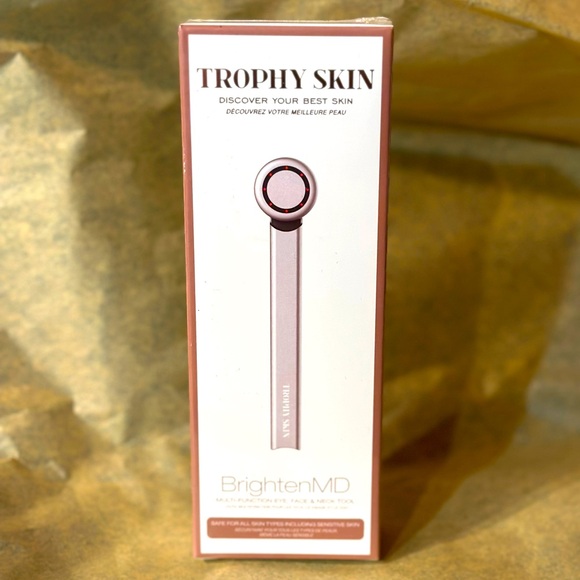 New Trophy Skin BrightenMD Wrinkle Red Light Device face eyes and neck